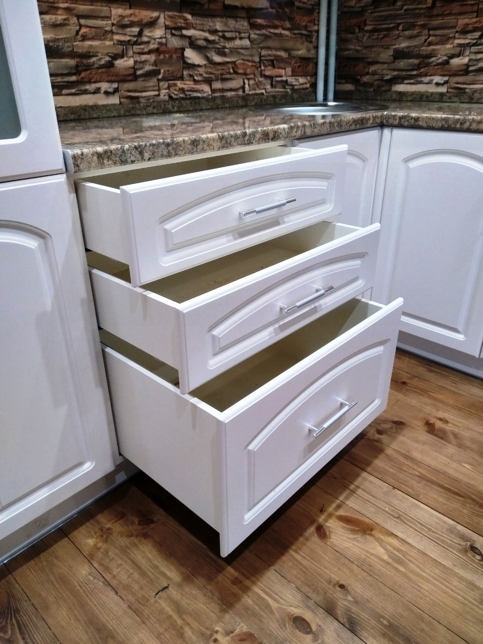 Белый кухонный гарнитур-Кухня МДФ в эмали «Модель 546»-фото6