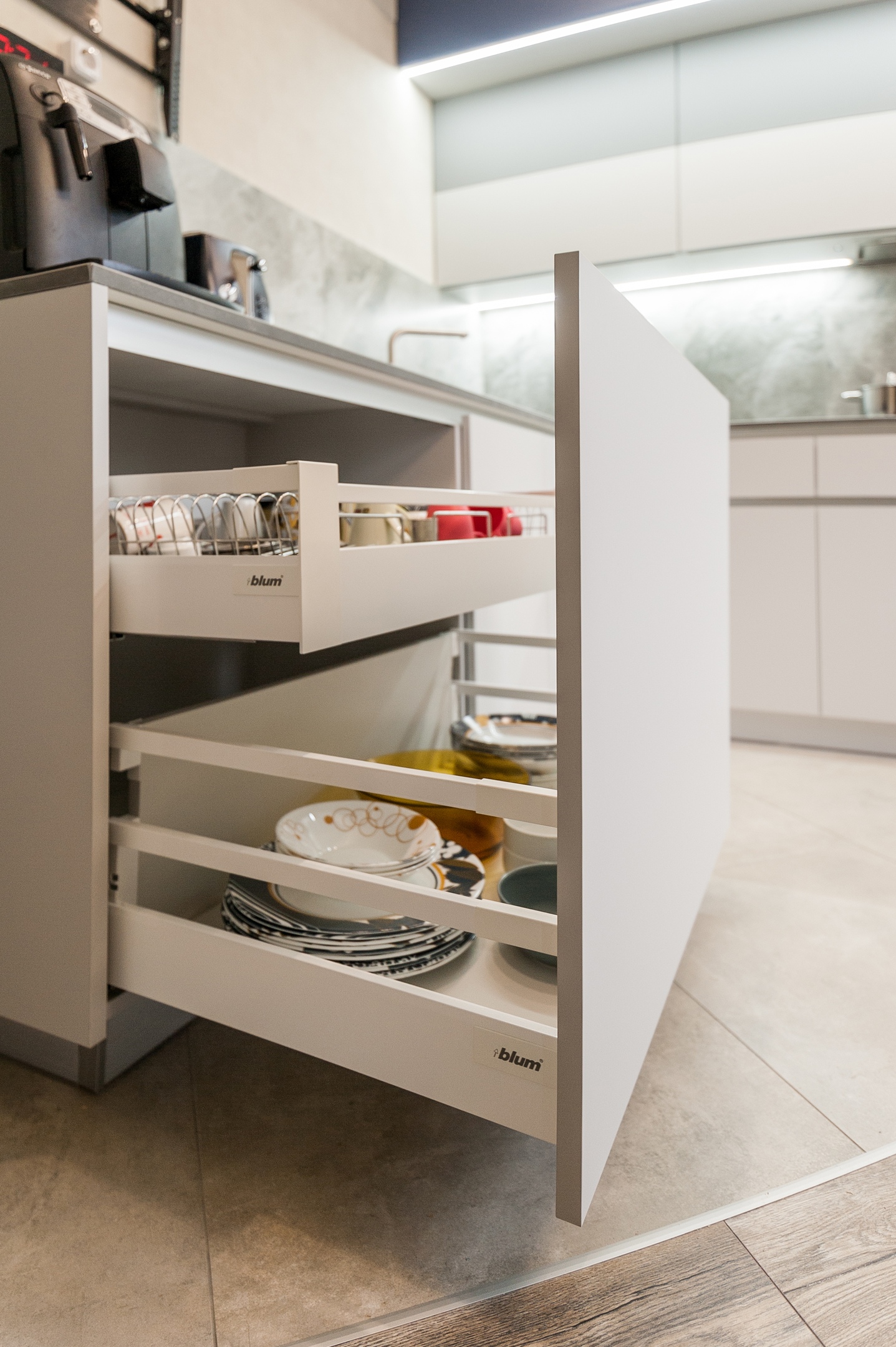 Белый кухонный гарнитур-Бело-синяя кухня «Модель 780»-фото5